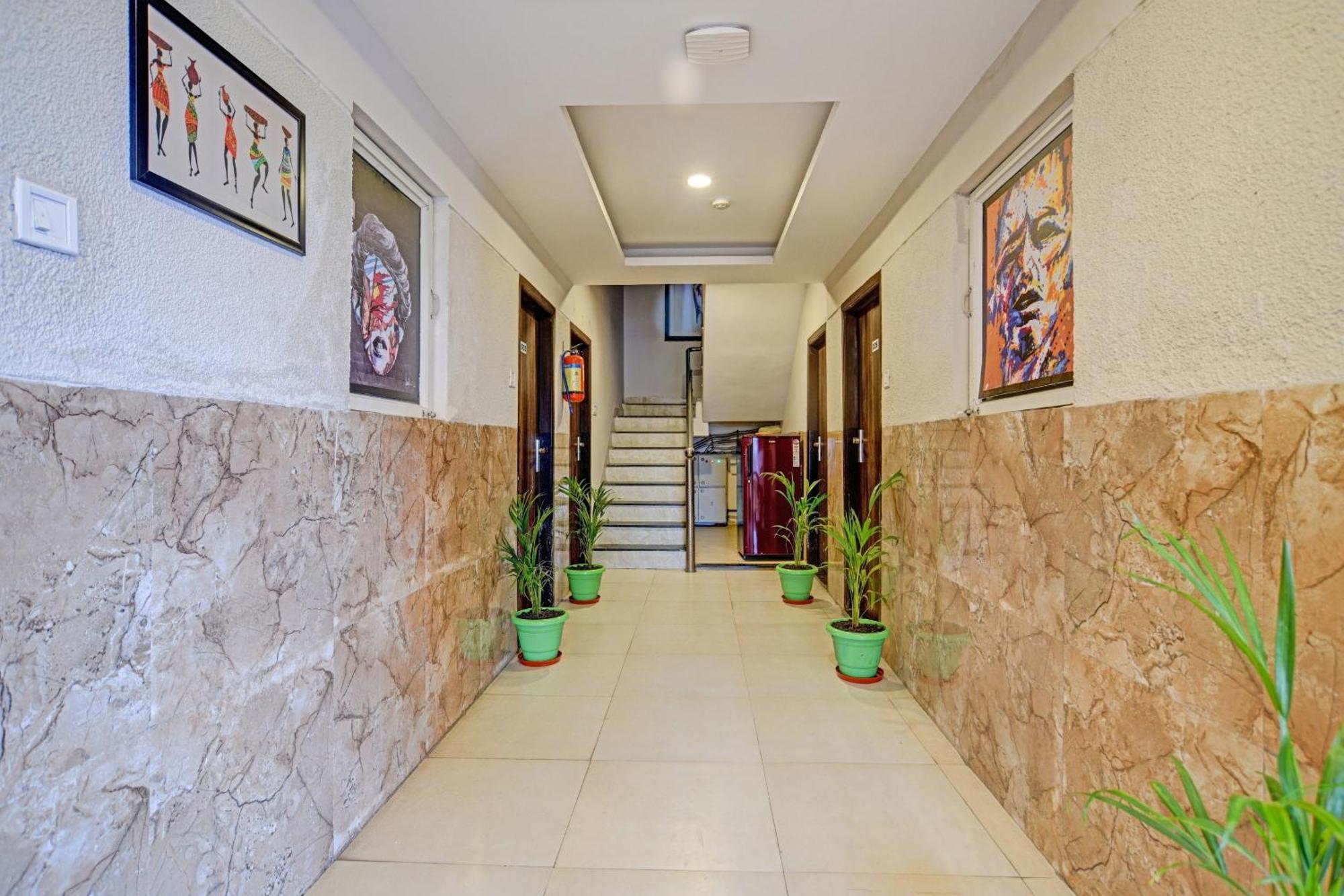 فندق Collection O The Eternity Near Lig Sqaure إندور المظهر الخارجي الصورة