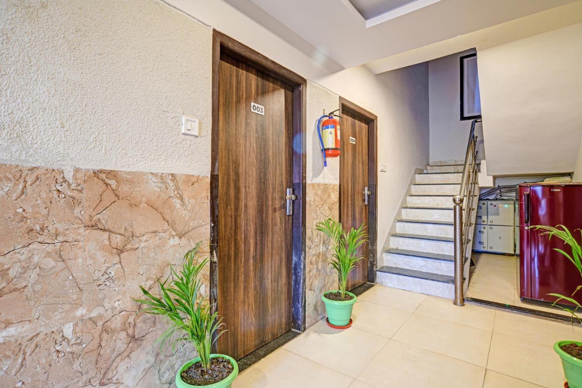 فندق Collection O The Eternity Near Lig Sqaure إندور المظهر الخارجي الصورة
